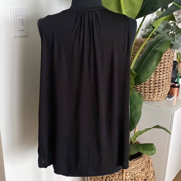 H&M sleeveless Top with gold buckle Sz L - Picture 4 of 7